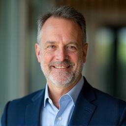 Portræt af Lars Mikkelsen, Grundlægger & Arkitekt MAA